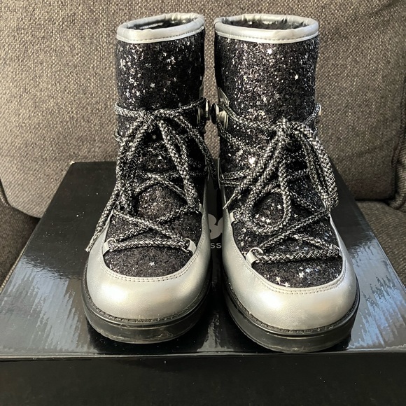 GBG BY GUESS silver/blk glitter boot - Picture 3 of 7